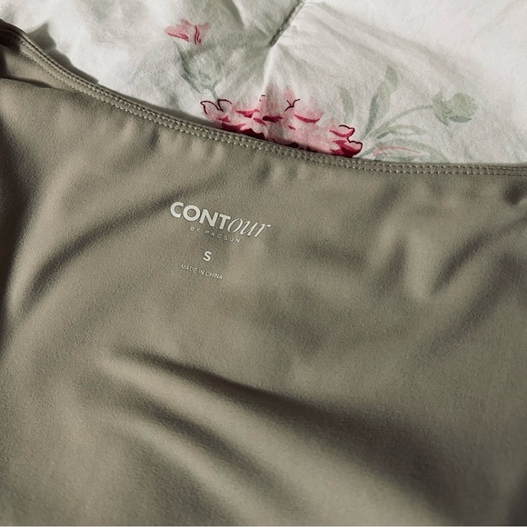 ▪️6/$25▪️ Contour Taupe Long Sleeve Top - Picture 3 of 10